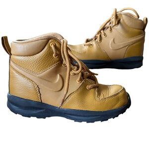 NIKE MANOA Kids LEATHER SNEAKER BOOTS Sizes 13.5 Wheat